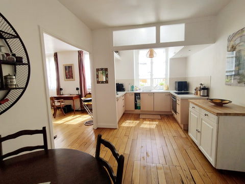 Appartement typiquement parisien, situé dans le centre historique du vieux Paris  Bel Appartement Spacieux, Typiquement Parisien Entire rental unit vacation rental 20225776