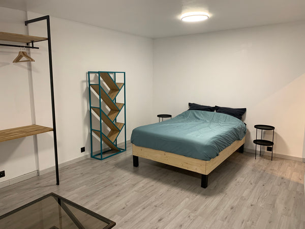 Petit coin de tranquillité dans une rue calme du quartier du sacré cœur.<br /><b Bordeaux, France Appartement au calme, quartier Sacré Cœur Entire rental unit vacation rental 50441639