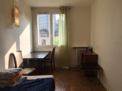 Une chambre calme, tout près d'une station de métro.<br />6 minutes à pied: lign  une chambre calme, lumineuse Private room in bed and breakfast vacation rental 21365840