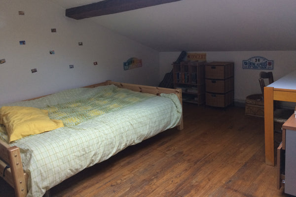 Logement spacieux, confortable. Chambre calme au dernier étage<br /><br /><b>The Lyon, France Chambre calme en plein coeur de la guillotière Private room in rental unit vacation rental 21917304