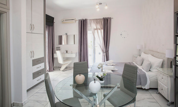 The ''Diogenis Luxury Apartment'' is located just 2.5 km from the city center an Rethimnon, Greece Diogenis Luxury Apartment (Sea view) Entire rental unit vacation rental 31853971