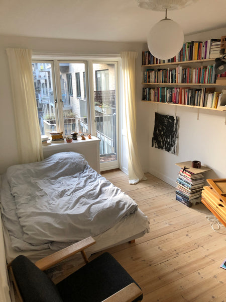 Lejligheden er lys og rummelig med to store værelser og en altan. Placeringen er Copenhagen, Denmark Skøn lys lejlighed på pulserende Nørrebro Entire condo vacation rental 618766203738060966