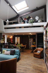 Une belle pièce spacieuse, grande hauteur sous plafond , cuisine ouverte et une  Paris, France Atelier sur cour , calme et lumière Private room in loft vacation rental 7268278