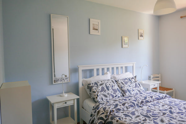 Par une entrée indépendante (clé à code), vous accéderez à une partie isolée de  Bruges, France Chambre Alicante et son salon Private room in home vacation rental 43549693