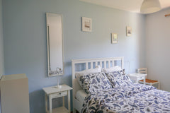 Par une entrée indépendante (clé à code), vous accéderez à une partie isolée de  Bruges, France LES CHAMBRES DU MERLOT Private room in home vacation rental 43246605