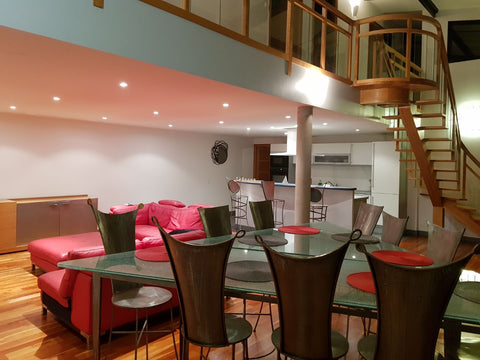 Ambiance spacieuse lumineuse et très ouvert dans cet immense loft où les poutres Beaujeu, France ESPRIT LOFT Entire loft vacation rental 40223698