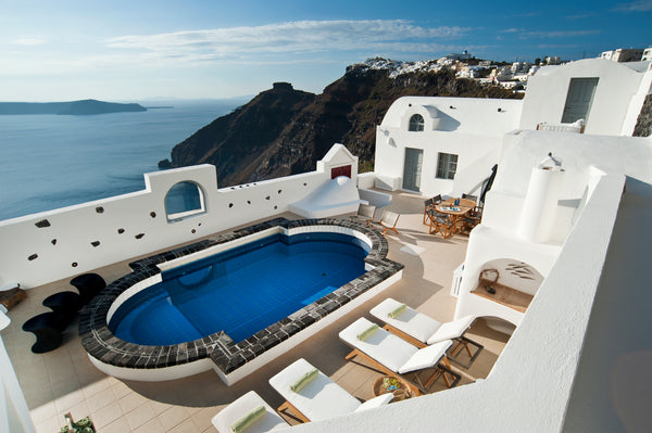 Sunset luxury suite with mini bar, en suite bathroom and amazing caldera view.<b Greece Sunset luxury suite Entire rental unit vacation rental 42807756