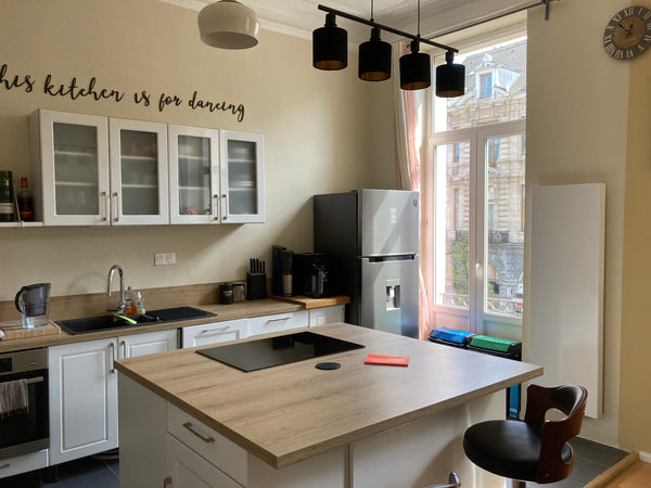 This unique place has a style all its own. Fully renovated 1 bedroom flat in the Glasgow, United Kingdom Large and Lovely 1 bedroom flat in the city center Entire condo vacation rental 599699727571152915