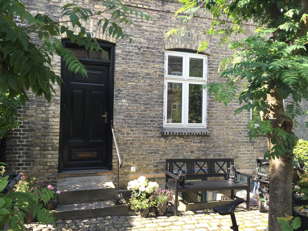 Din familie vil være tæt på alt, når I bor i denne centralt beliggende bolig. Copenhagen, Denmark Hyggeligt byhus med udsigt til søerne Entire townhouse vacation rental 577642478487154274