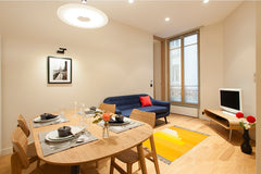 Hidden behind the Montaigne Avenue, close to the Alma bridge and the quays. This Paris, France Flat in the luxury heart of Paris - Av Montaigne Entire rental unit vacation rental 13602090