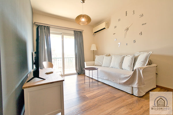 Bright refuge in the city center. Where you can enjoy the greek sun while you st Athens, Greece Bright & Restful! Entire rental unit vacation rental 604739237981433673