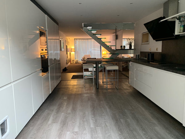 Vous vous sentirez comme chez vous dans ce luxueux appartement situé en plein cœ Lyon, France Duplex avec jaccuzzi -prestations haut de gamme Entire rental unit vacation rental 36309669