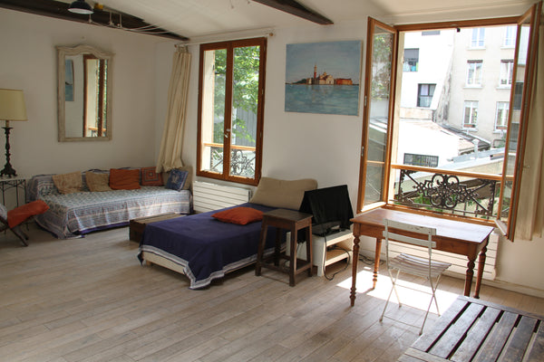 Little house in Paris, with light, flowers and quietness. In a dynamic neighborh Paris, France Nice lighty house in Paris 80 m2 Entire rental unit vacation rental 7253149