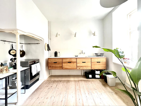 Rummelig lejlighed i hjertet af København. Lejligheden er på 66 m2 i stueetagen  Copenhagen, Denmark Lys lejlighed i indre by Entire condo vacation rental 654935758217934134