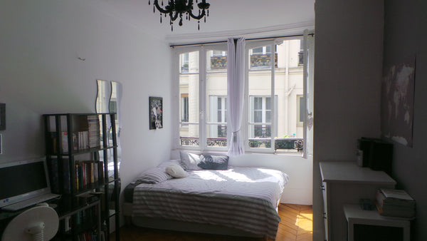 Bonjour nous mettons à disposition pour la 1ère fois une chambre privée dans un  Paris, France Chambre à Paris Private room in rental unit vacation rental 5799656