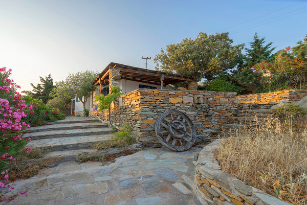 The house is close to the beach, hiking path, nightlife, public transport, and f Athens, Greece Cozy 