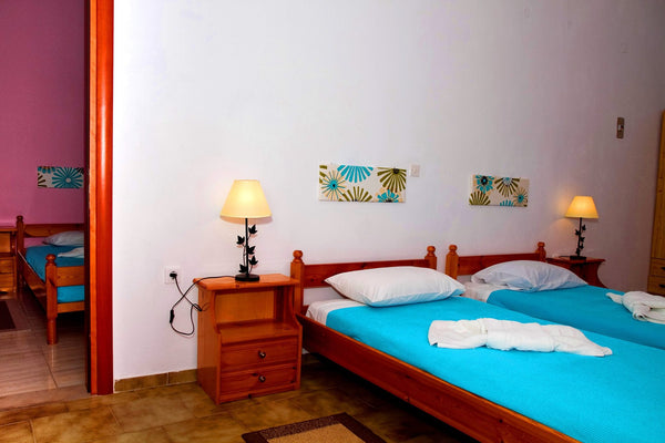 Just 30 metres from Alinda Beach in Leros, the family-run ApartHotel Papafotis o Alinda, Greece Apartment (5 persons) in Apartments Papafotis Entire serviced apartment vacation rental 50093674