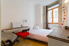 Deux pièces pierres apparentes et très lumineux. Idéal pour 2, je peux loger jus Lyon, France Coeur presqu'île,  lumineux Entire rental unit vacation rental 11847358