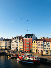 Denne fantastiske lejlighed ligger lige i hjertet af København, med sin placerin Copenhagen, Denmark Skøn lejlighed i Nyhavn med havudsigt Entire condo vacation rental 638304822762548317