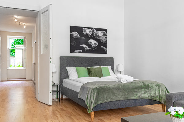Das geräumige 70 m² große Apartment ist eine großartige Option für reisende Freu  Modern 2BR Apt. Perfect for Long and Short Stays Entire rental unit vacation rental 660545244125671325