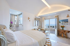The King's Throne house is a lovely house of 38 sq. meters house located in the  Greece c-Margo House with Jacuzzi & Sea view Entire home vacation rental 42235196