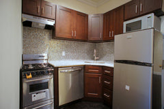 Sunny bedroom in a two bedroom. 1 room with a queen bed. Washer/dryer included.  New York, NY Rental unit in New York · 1 bedroom · 1 bed · 1 bath Private room in rental unit vacation rental 4786030