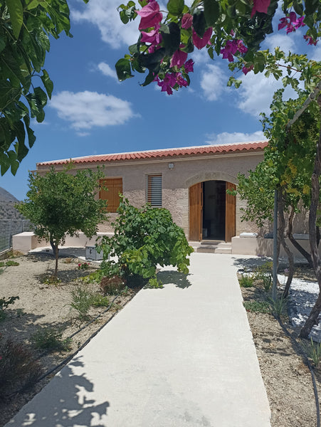 Quiet, cozy , newly renovated house surrounded by nature with private parking.<b Chania, Greece Chrisa ' s House Entire cottage vacation rental 663739489812854471