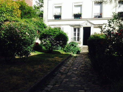 Bonjour et bienvenue dans ce joli studio au coeur de Paris.<br /><br />Welcome i Paris, France Calm and comfy flat Entire rental unit vacation rental 18564278