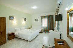 Traveling on a budget? Backpacking through West Crete?<br />Our Revekka Rooms ar Kissamos, Greece Private BR in heart of Kisamos, Daily cleaning+PKG Private room in rental unit vacation rental 650628