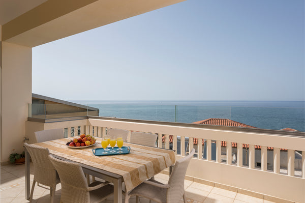 Located at the historical area of Halepa,this bright three-bedroom house with ma Chania, Greece Vaggelio House Sea View MAY-JUNE 2019 OFFER Entire rental unit vacation rental 17659848