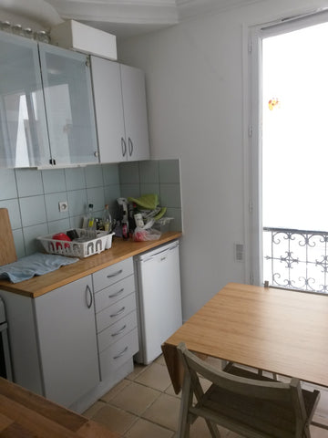 Appartement très agréable dans une impasse donnant rue Lepic. Composé d'un canap Paris, France Secteur Abbesses Montmartre Entire rental unit vacation rental 7236237