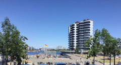 Lille lyst værelse, med en seng og arbejdsplads til rådighed. Stort sydvendt vin Copenhagen, Denmark Single room. Next to sea, close to city Private room in rental unit vacation rental 21548606