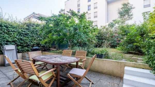 Notre magnifique T3 est notre résidence principal que nous louons pour les vacan Lyon, France Appartement standing avec jardin privé et parking Entire rental unit vacation rental 641957432209159679