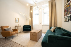 This magnificent ground-floor apartment is located just a 15-minute drive from S  ✔ 2-room apartment on the first floor with designer renovation. Exit to the courtyard. 15 minutes to Schloss Schönbrunn Entire condo vacation rental 595536210632031286