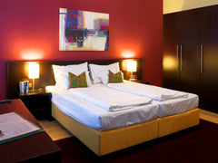 Das Haus an der Ecke Alserstraße/Kochgasse ist ein Alt-Wiener Bürgerhaus in zent  Josefstadt Entire serviced apartment vacation rental 44697637