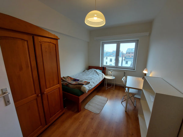 Chambre dans un appartement calme et tout confort avec salle de bain privative.   Chambre tout confort, calme et cosy. Private room in condo vacation rental 54203356