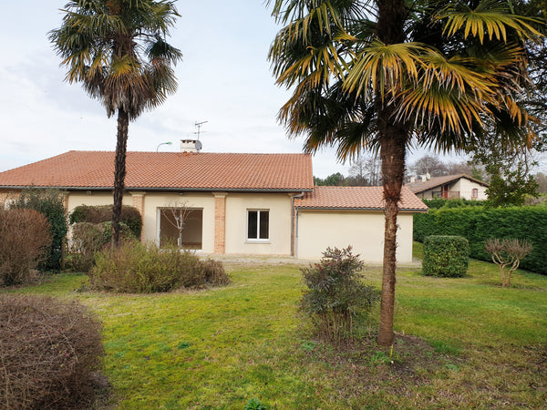 Maison tout confort de 150m² avec grand jardin, idéalement située entre la route Bruges, France Agréable maison 150m²  avec jardin 400m² Entire home vacation rental 37088960