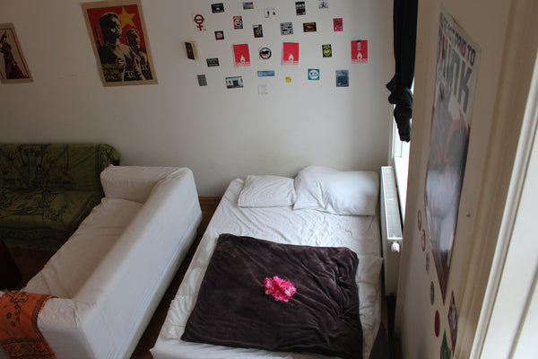 Bright room, very spacious. Big desk to work. The wardrobe will be empty so you   Bright spacious room near city center and river Private room in rental unit vacation rental 33798348