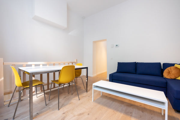 This unique place has a style all its own.<br /><br />This lovely reverse duplex Brussels, Belgium Duplex Reverse 1 bedroom apartment -Sint Gillis Entire rental unit vacation rental 694409098159530531