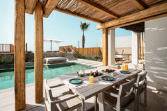 With the possibility to host up to 4 adults and 2 children, in two separate bedr  Villa Private Pool Room in hotel vacation rental 53270696