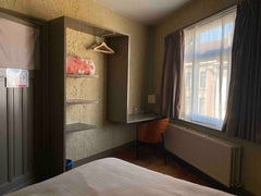 Vanuit deze charmante accommodatie ben je zo bij populaire winkels en restaurant Ghent, Belgium Privé kamer met privé badkamer in Art Deco huis Private room in bed and breakfast vacation rental 605788201729497878