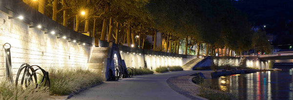 Grand appartement avec vue direct sur la Saône, dans un quartier calme avec accè Lyon, France Appartement au bord de la Saône Entire rental unit vacation rental 53565199