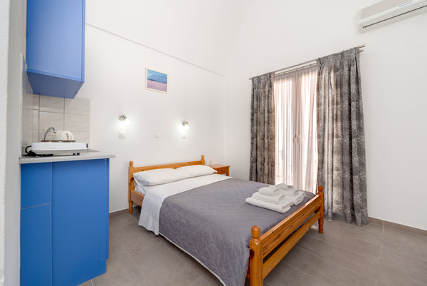 ‍<br /><br /><b>The space</b><br />This apartment is the perfect place to re Edinburgh, United Kingdom ANDREAS STUDIO PERISSA in SANTORINI Entire rental unit vacation rental 49355016