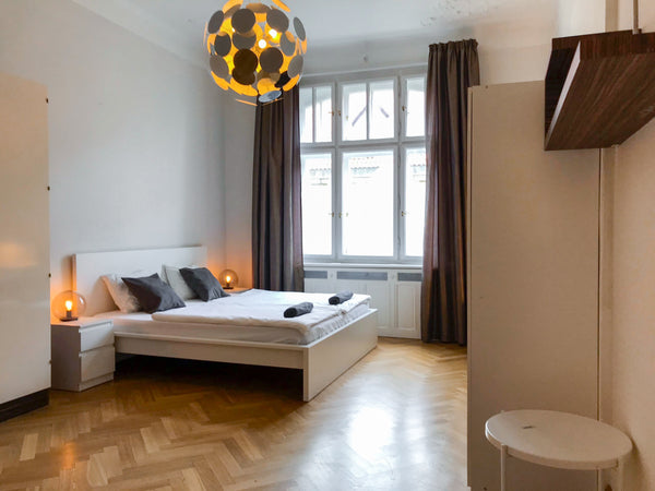 Всё просто: спокойное жилье в центре города. Prague, Czechia A Unique Location - Heart Of The Old Town Private room in rental unit vacation rental 620237291008479714