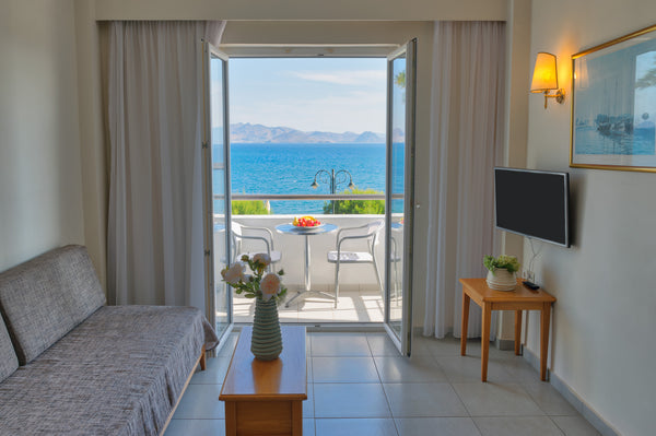 To ξενοδοχείο Kos Hotel Junior Suites ****, βρίσκεται σε προνομιακή θέση στην κα  Kos Hotel Junior Suites Room in hotel vacation rental 40359932