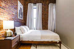 This clean, shiny and charming room is available. This room is also can <br />    Rental unit in New York · 1 bedroom · 1 bed · 0 shared baths Private room in rental unit vacation rental 49508514