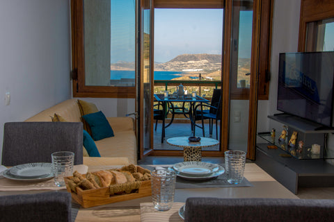 A modern 1bedroom flat, fully renovated, just 2 minutes walking distance from th  Comfort Flat *AMAZING View *Free Parking Entire rental unit vacation rental 33443735