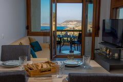 A modern 1bedroom flat, fully renovated, just 2 minutes walking distance from th  Comfort Flat *AMAZING View *Free Parking Entire rental unit vacation rental 33443735