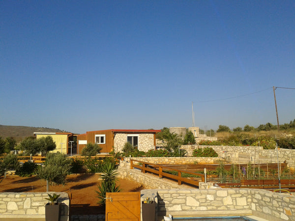 Vue sur la Mer et sur les montagnes.<br />23 klm de l'Aéroport d'Héraklion. <br  Heraklion, Greece Yuka'House Entire bungalow vacation rental 19354161