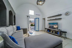 Casa Maritina is a traditional dome house fully renovated in 2020!<br />Located   Casa Maritina Private villa center of Fira Cycladic home vacation rental 42925456